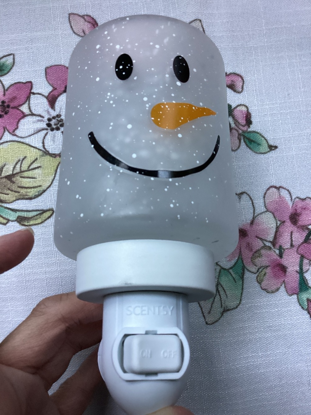 Scentsy White Snowman Plug-In Warmer with Orange Carrot Nose